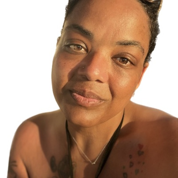 Meet your Posher, Melissa - Picture 1 of 1